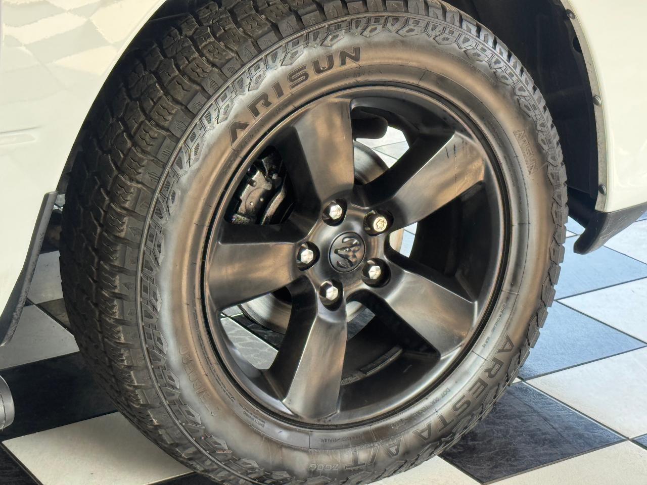 2020 RAM 1500 Classic Express 4x4 Crew 5.7L V8+New Brakes+ApplePlay Photo46