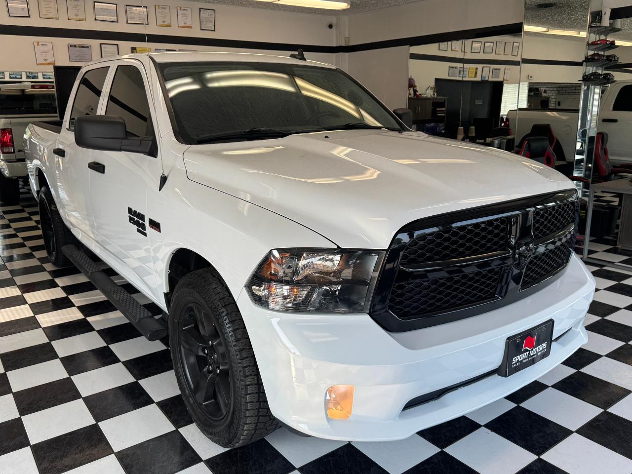 2020 RAM 1500 Classic Express 4x4 Crew 5.7L V8+New Brakes+ApplePlay Photo8