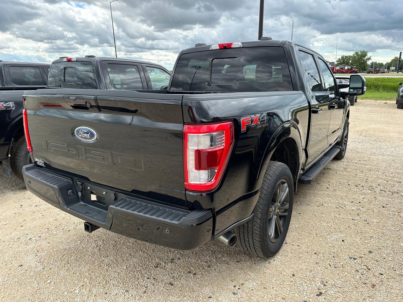 2021 Ford F-150 Lariat Photo3