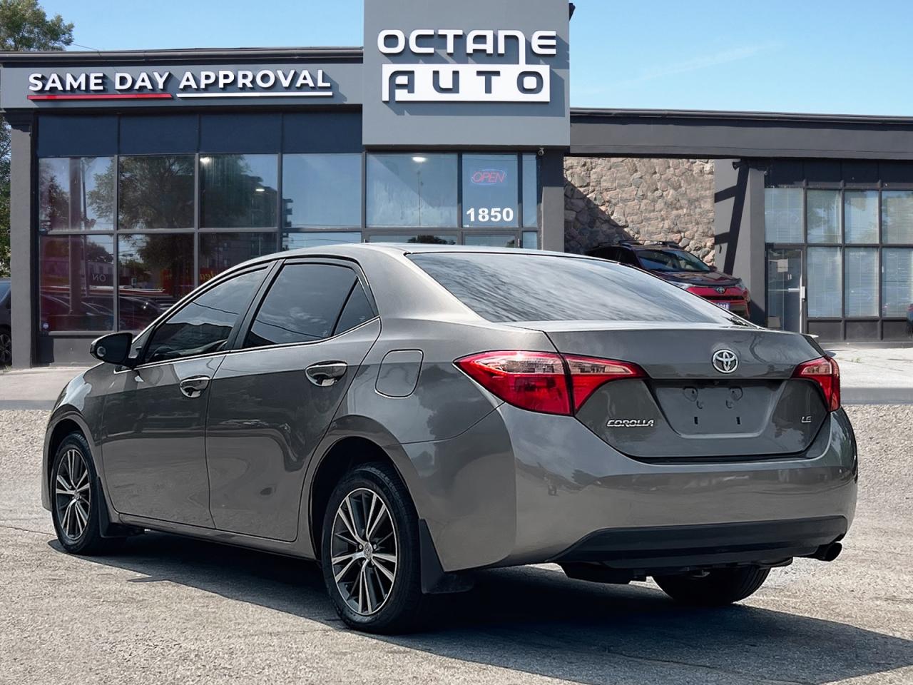 2018 Toyota Corolla LE - Photo #4