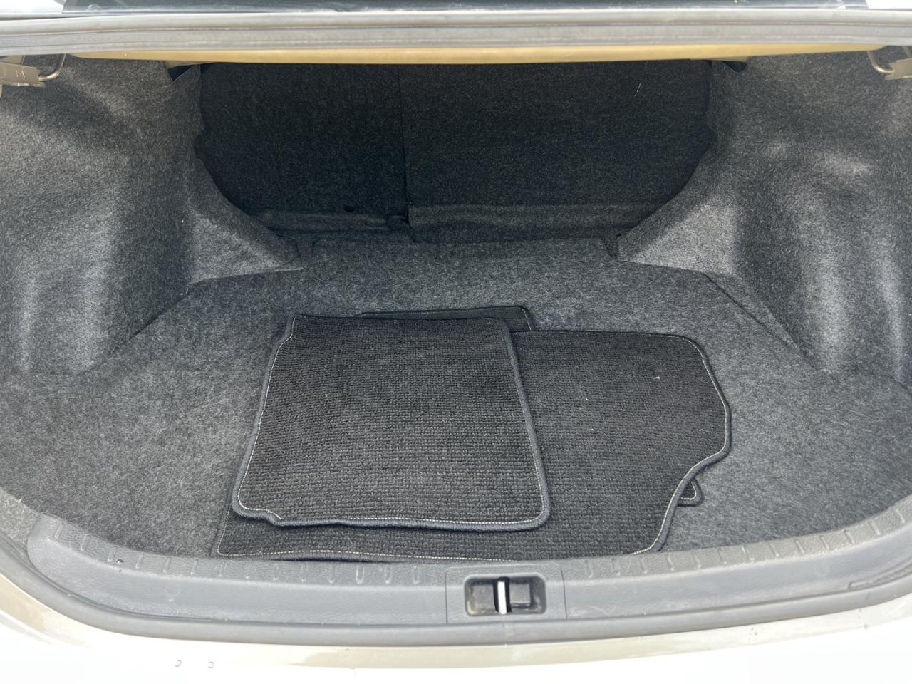 2018 Toyota Corolla LE - Photo #9