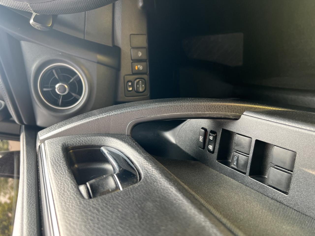 2018 Toyota Corolla LE - Photo #22