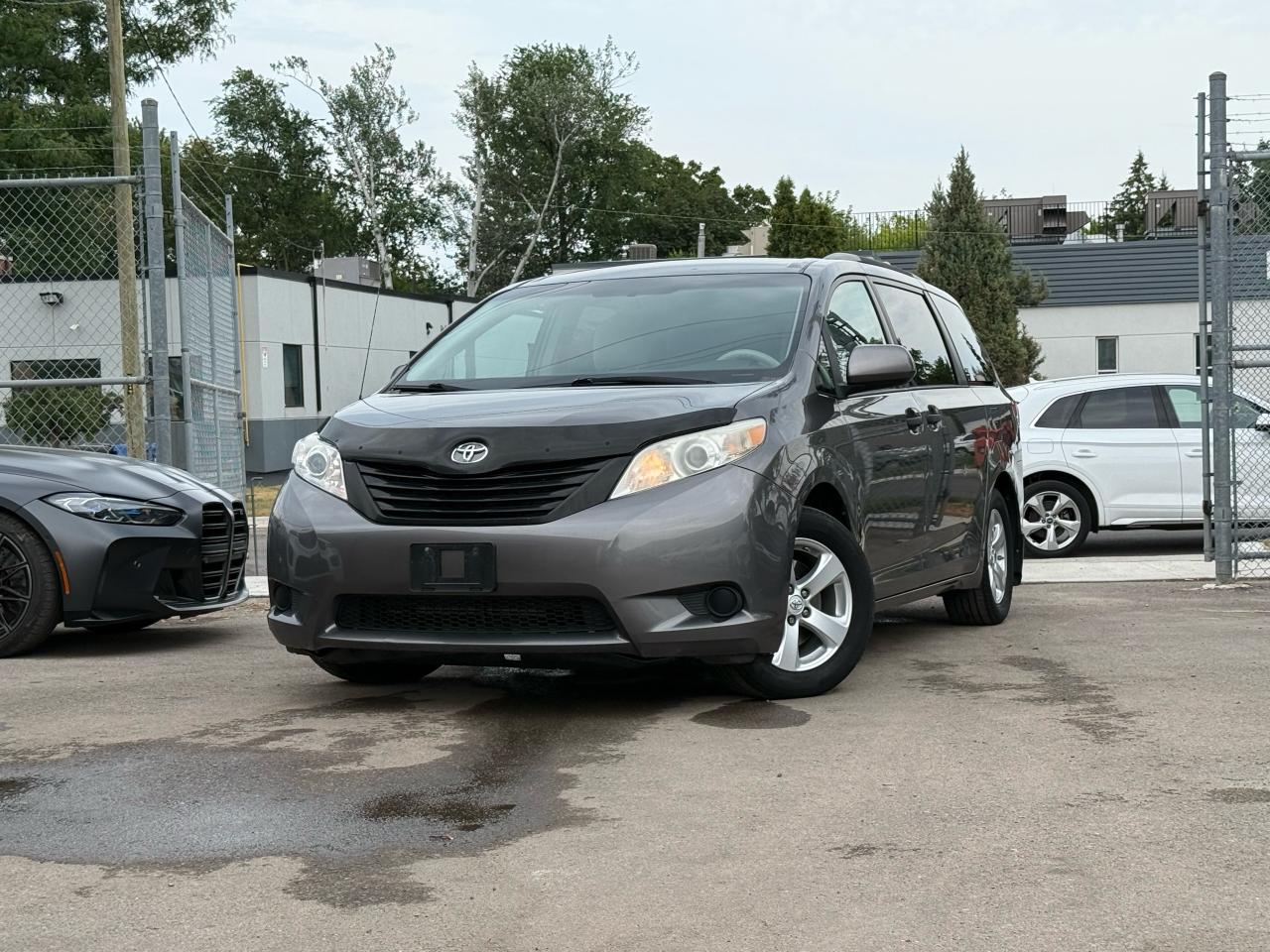 Used 2013 Toyota Sienna 5dr V6 7-Pass FWD for sale in Oakville, ON