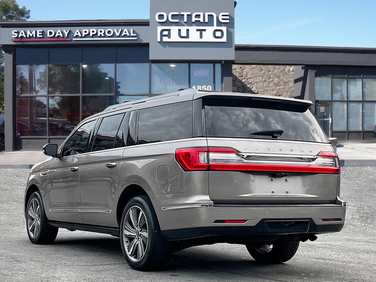 2019 Lincoln Navigator L Reserve 4WD - Photo #4