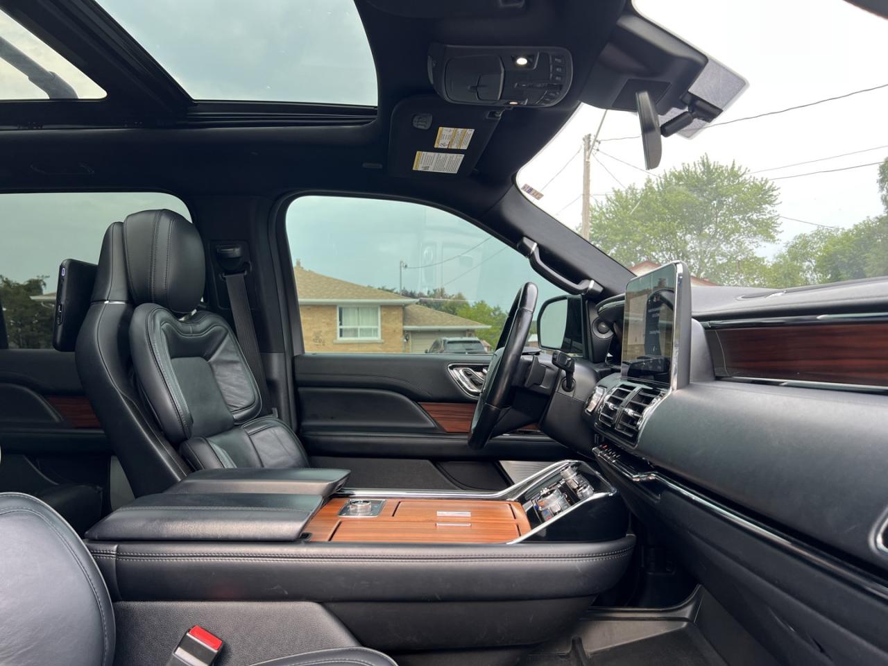 2019 Lincoln Navigator L Reserve 4WD - Photo #31