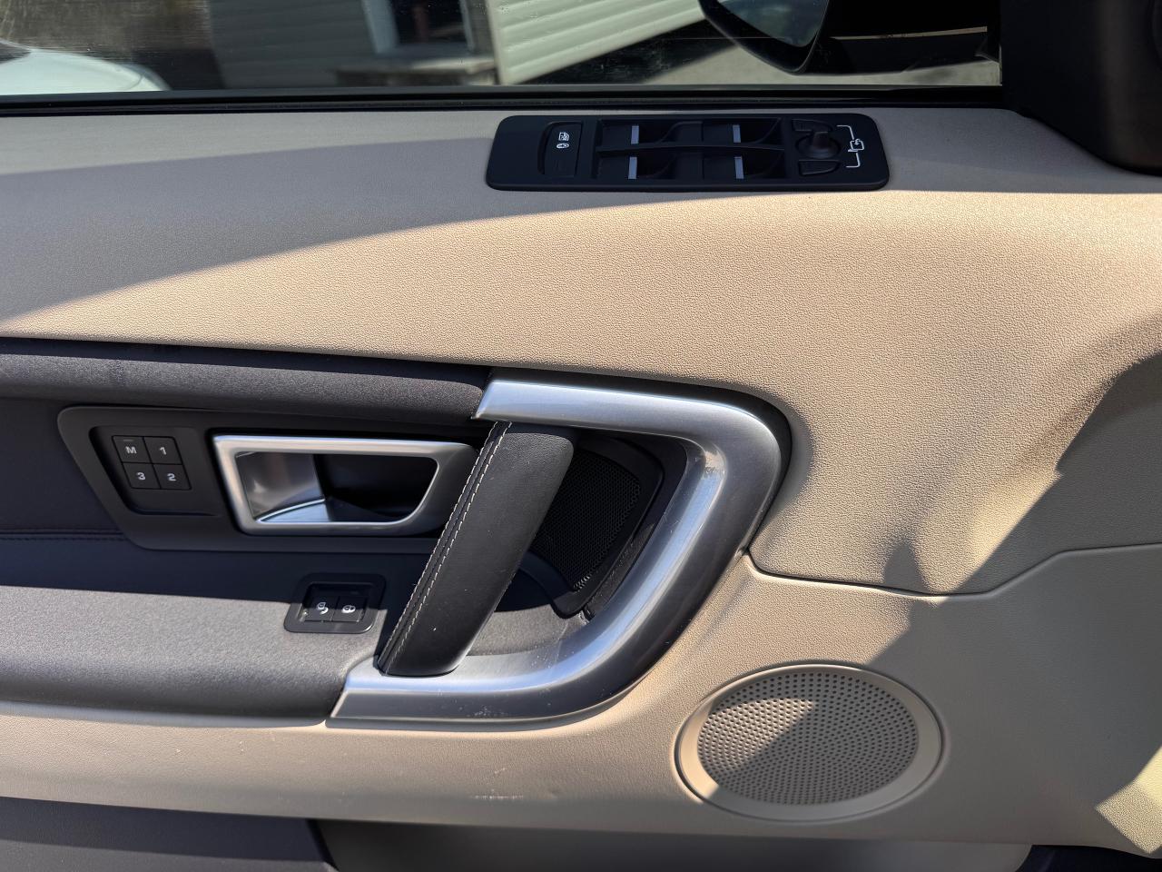 2015 Land Rover Discovery Sport 4WD 4dr HSE - Photo #18