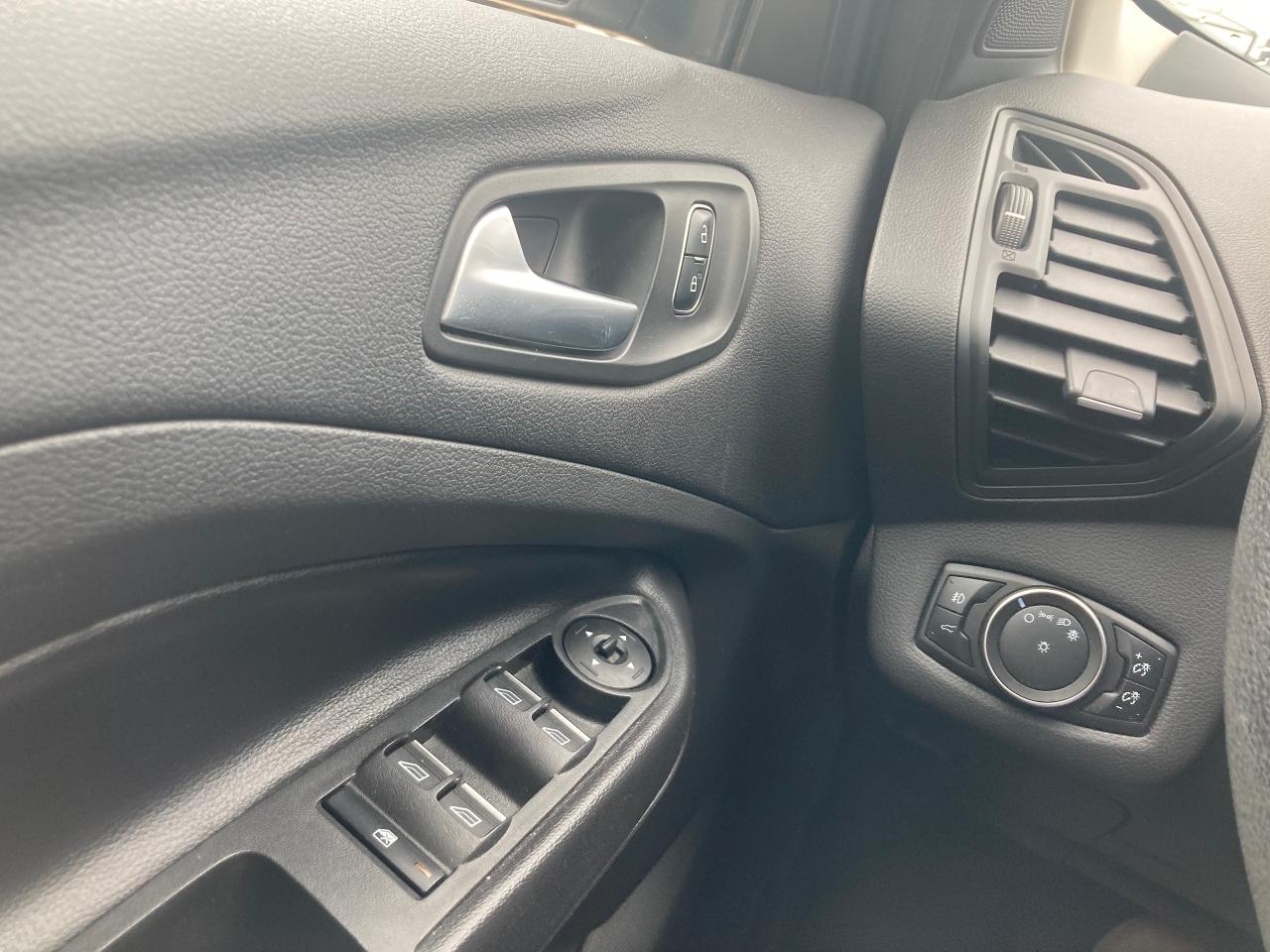 2017 Ford Escape SE - Photo #22