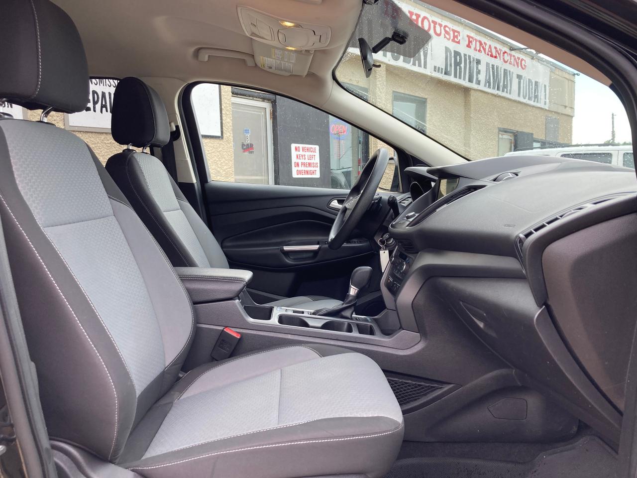 2017 Ford Escape SE - Photo #11