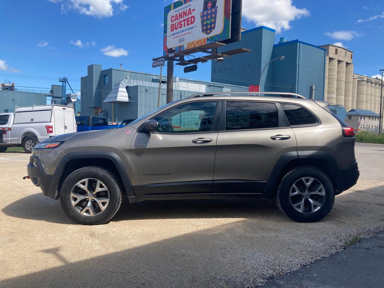 2016 Jeep Cherokee Trailhawk - Photo #3