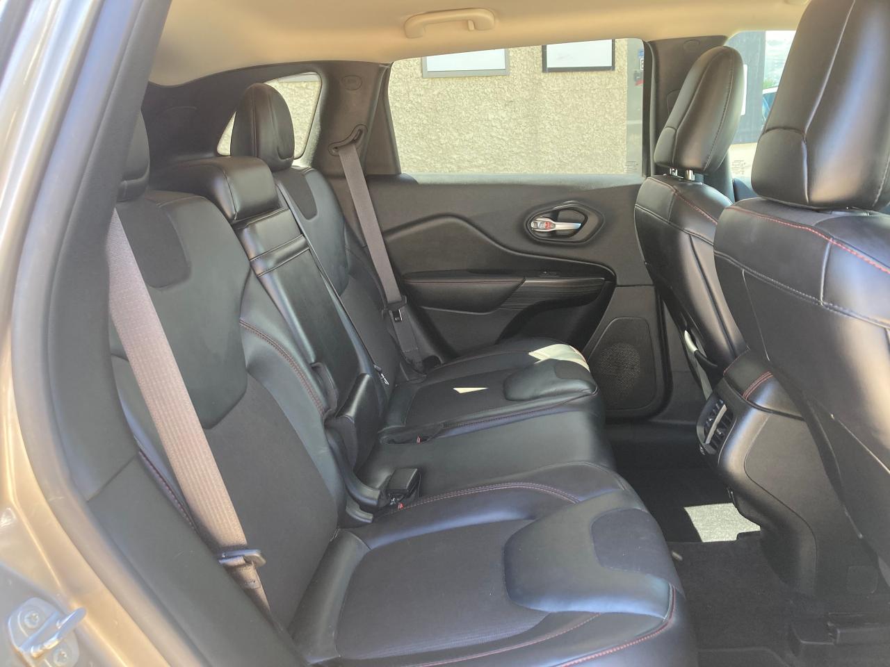 2016 Jeep Cherokee Trailhawk - Photo #12