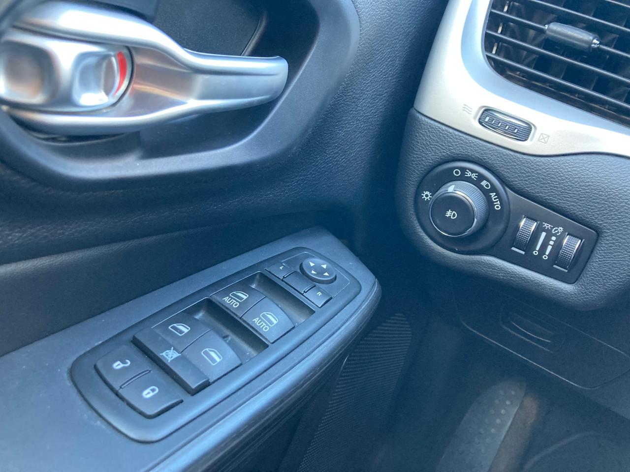2016 Jeep Cherokee Trailhawk - Photo #22