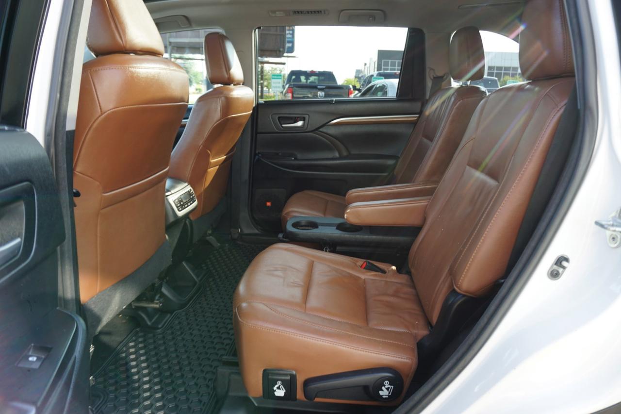 2017 Toyota Highlander V6 LIMITED AWD *ACCIDENT FREE*TOYOTA MAINTAIN* CAMERA NAV BLUETOOTH LEATHER HEATED SEATS PANO ROOF CRUISE ALLOYS - Photo #17