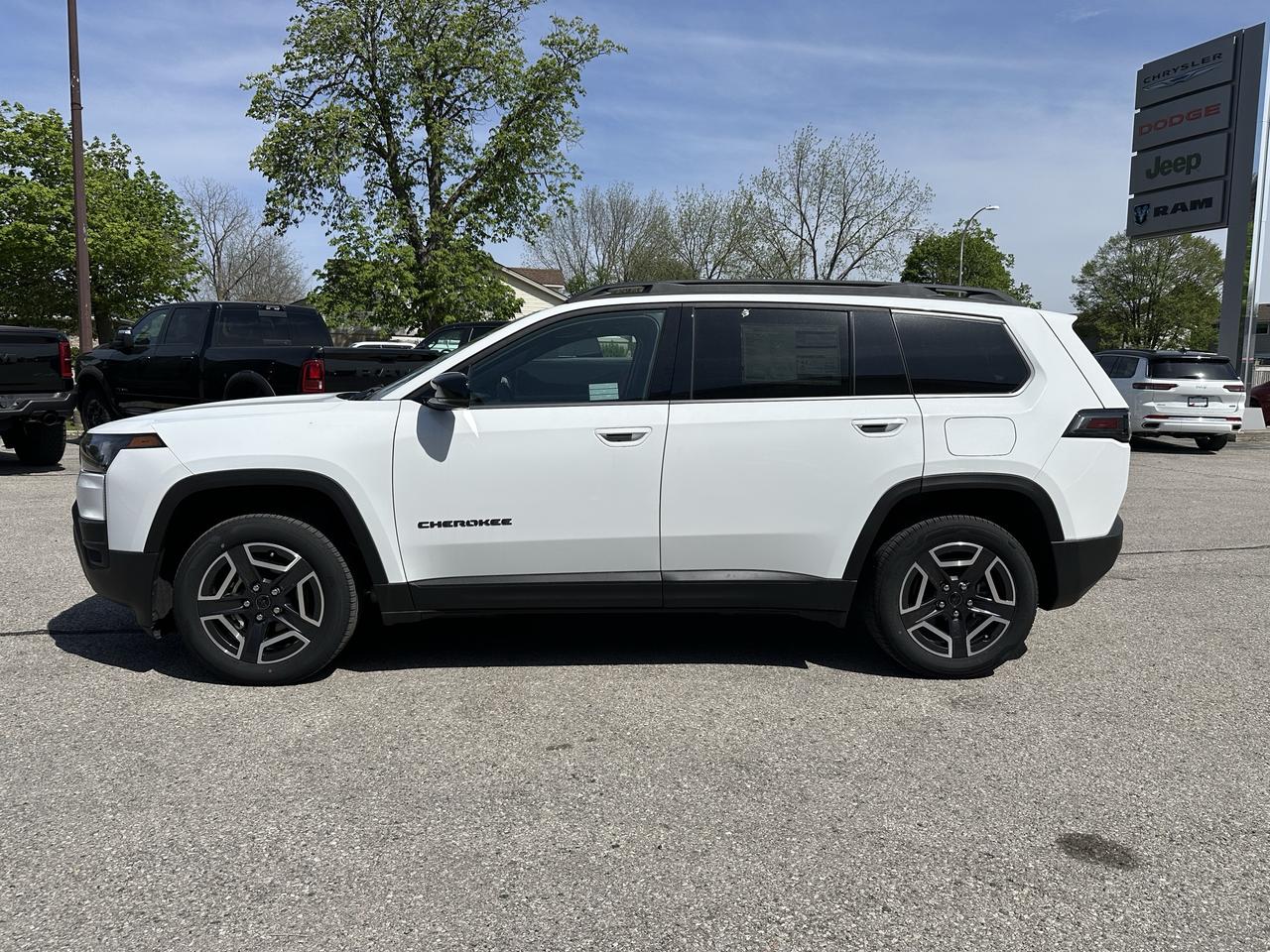 2026 Jeep Cherokee Limited Photo3