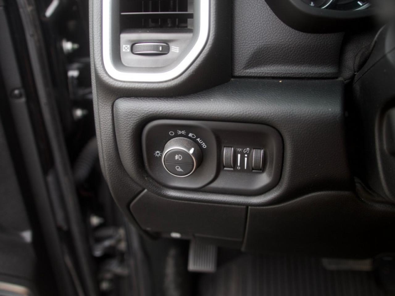 2019 RAM 2500 Laramie  **NIGHT EDITION - SUNROOF** Photo