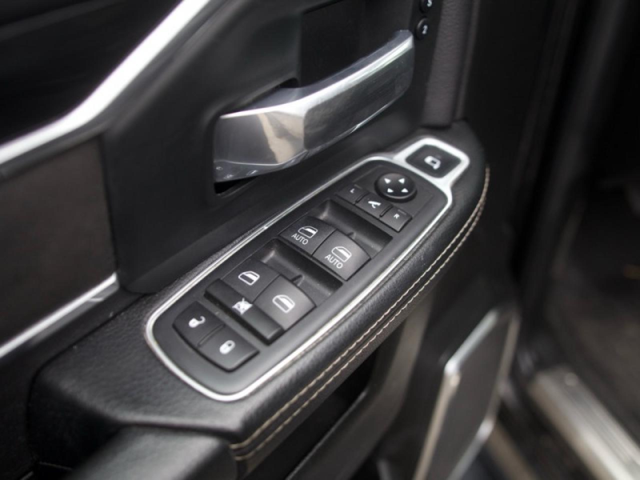 2019 RAM 2500 Laramie  **NIGHT EDITION - SUNROOF** Photo