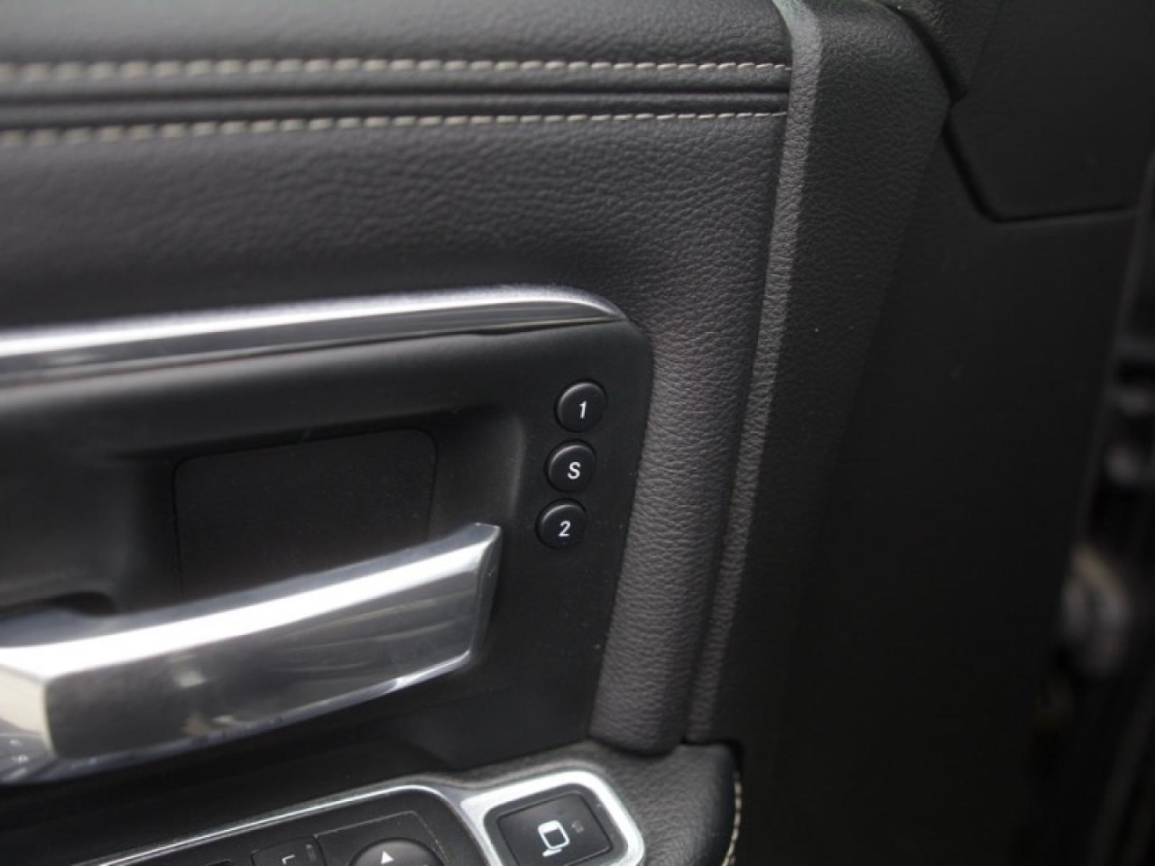 2019 RAM 2500 Laramie  **NIGHT EDITION - SUNROOF** Photo