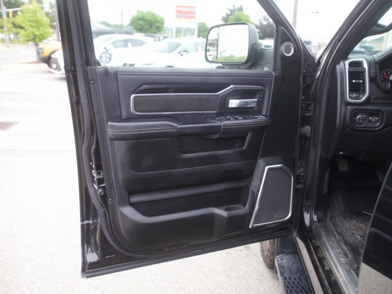 2019 RAM 2500 Laramie  **NIGHT EDITION - SUNROOF** Photo