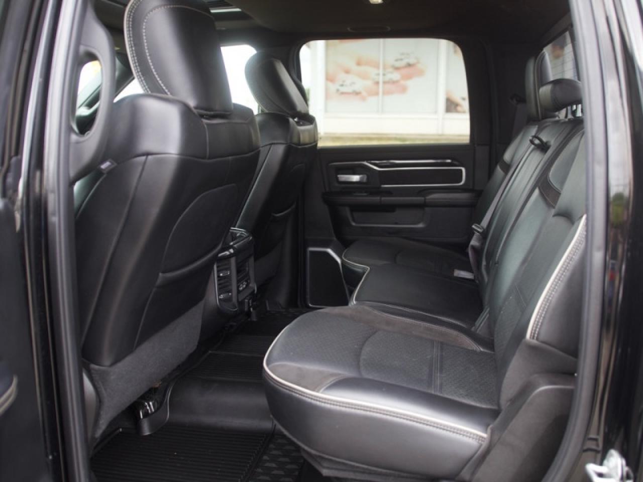 2019 RAM 2500 Laramie  **NIGHT EDITION - SUNROOF** Photo