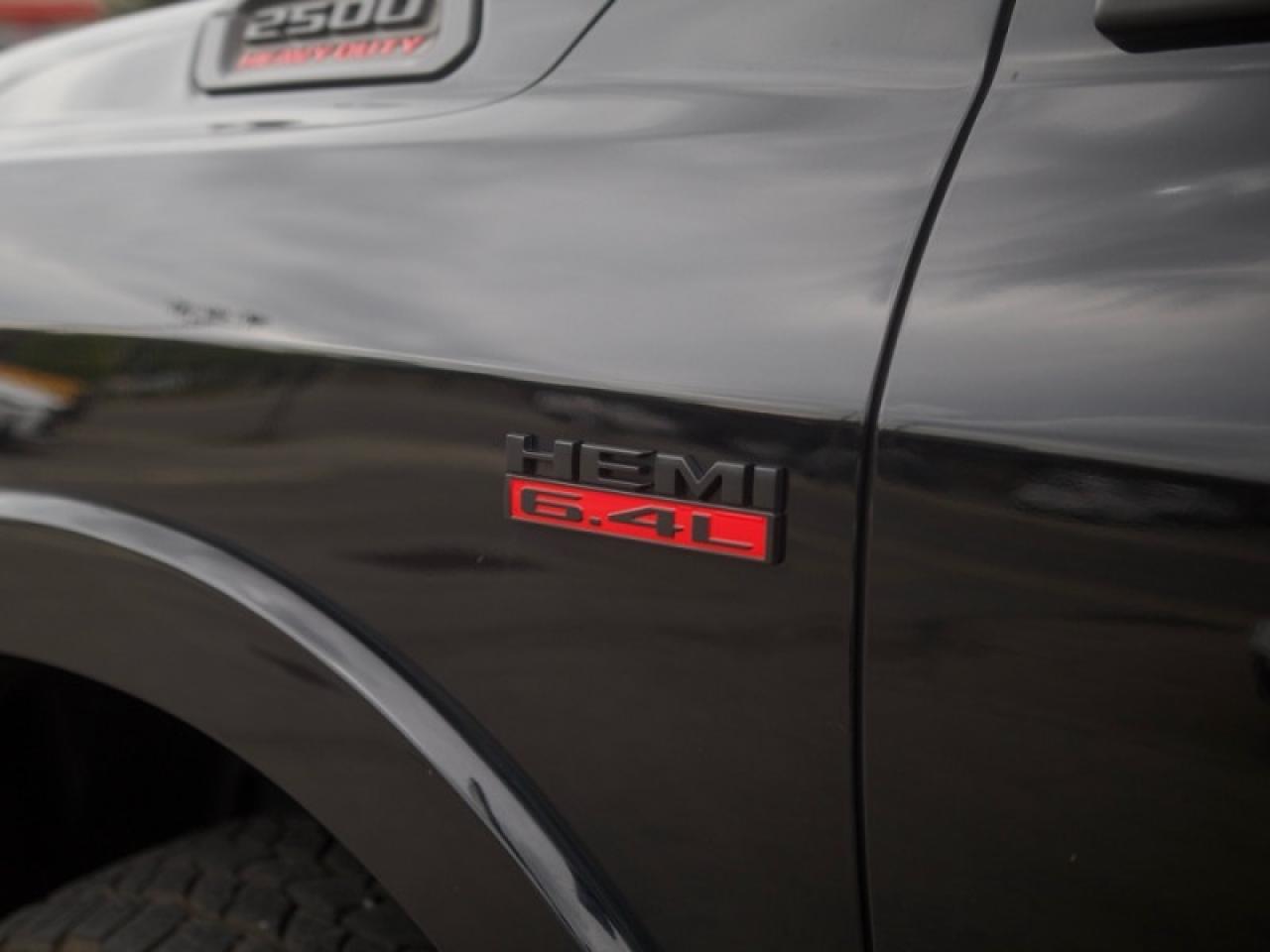 2019 RAM 2500 Laramie  **NIGHT EDITION - SUNROOF** Photo