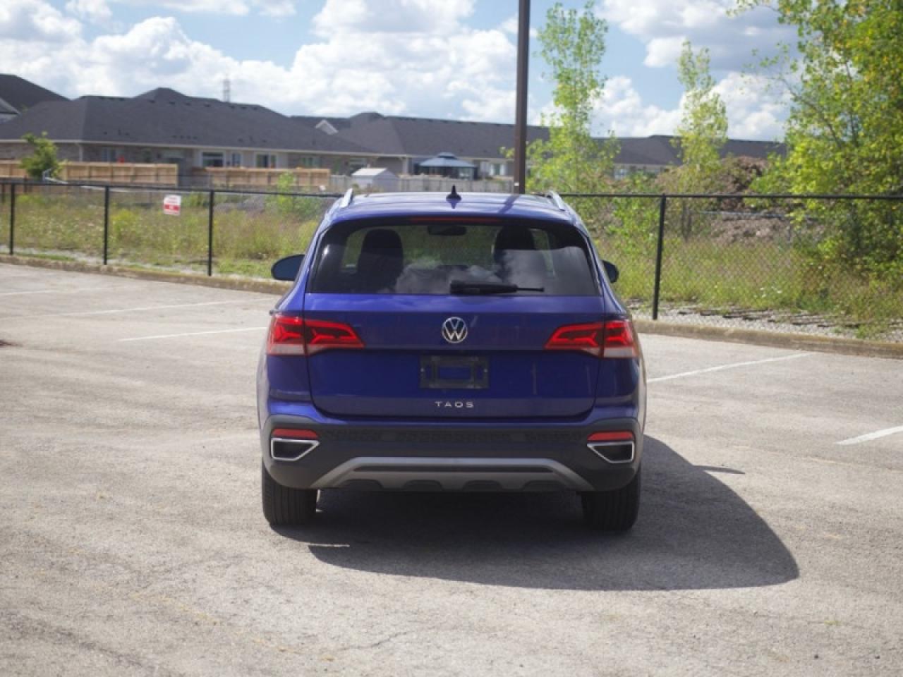 2024 Volkswagen Taos Comfortline  **PANO SUNROOF** Photo3