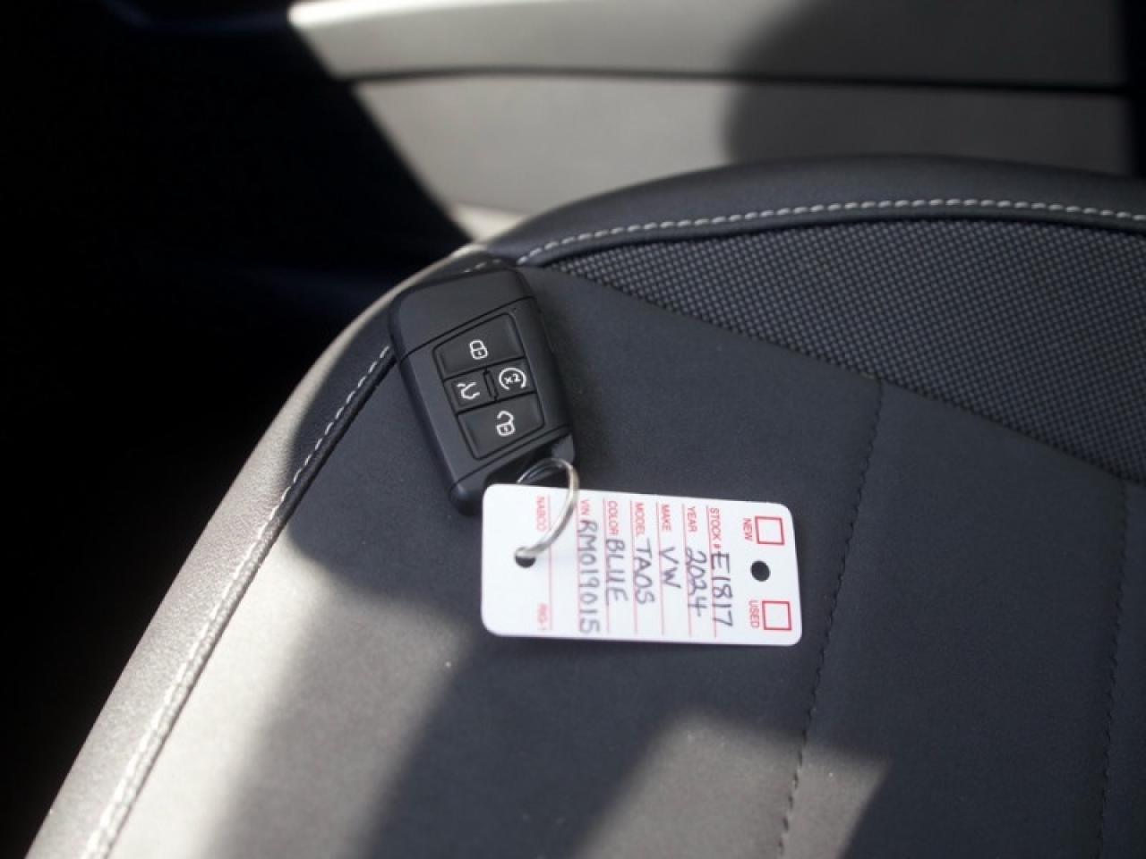 2024 Volkswagen Taos Comfortline  **PANO SUNROOF** Photo