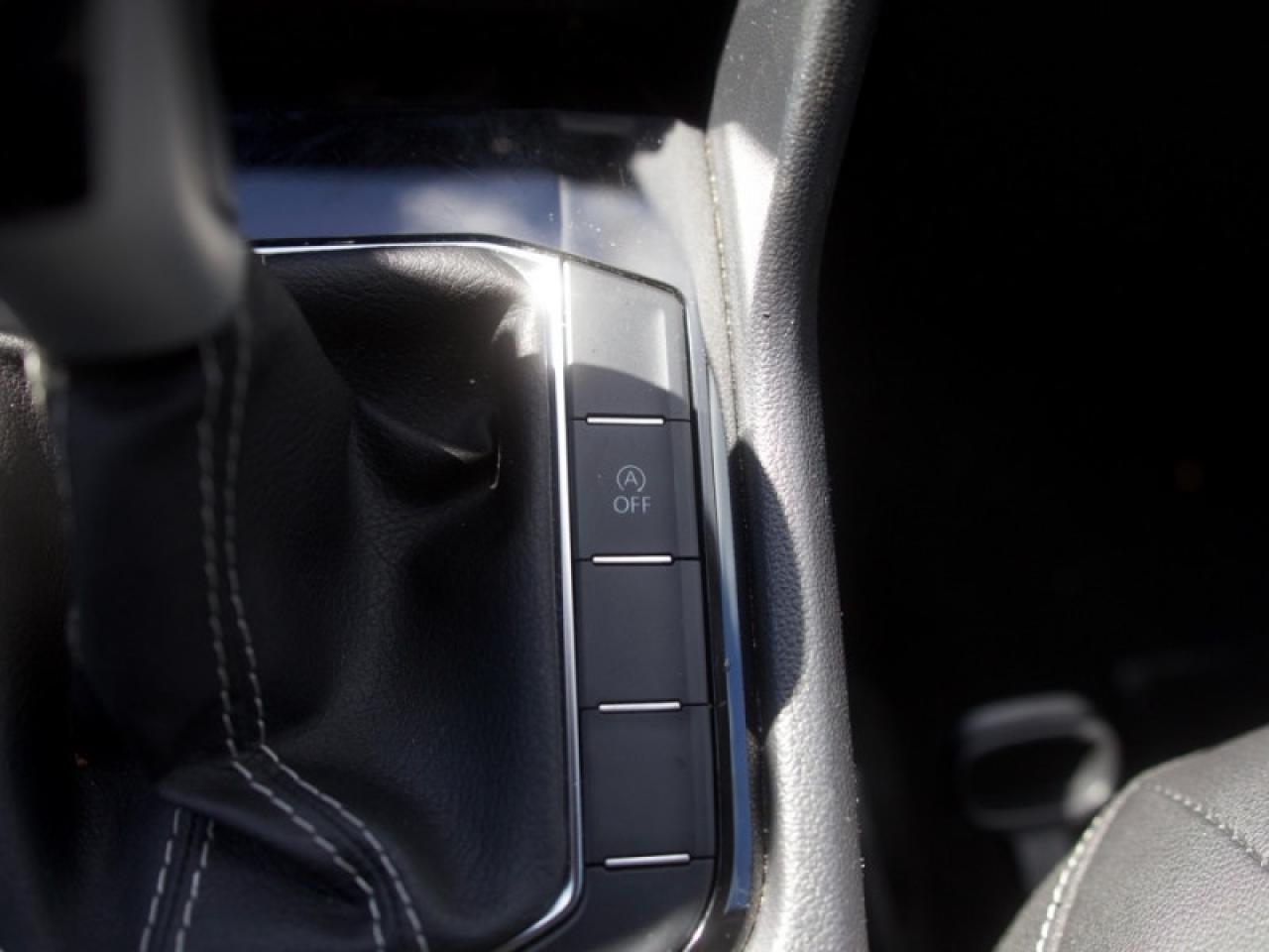 2024 Volkswagen Taos Comfortline  **PANO SUNROOF** Photo