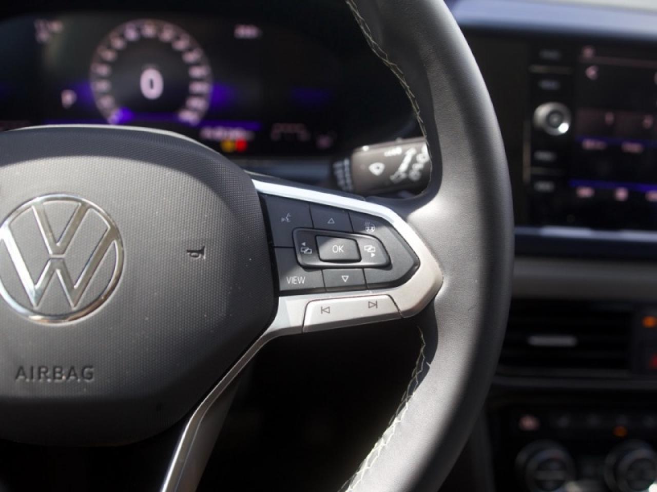 2024 Volkswagen Taos Comfortline  **PANO SUNROOF** Photo
