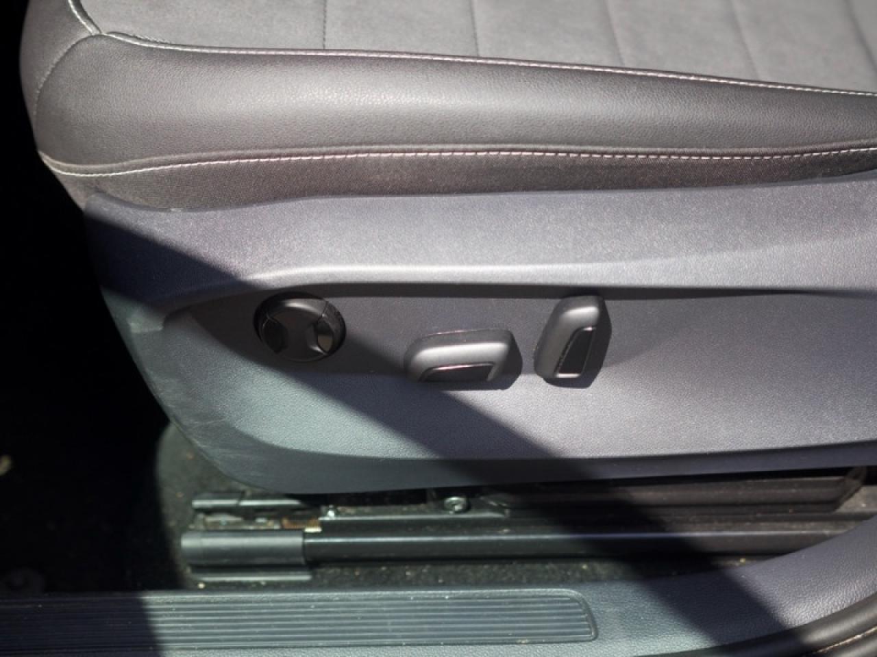 2024 Volkswagen Taos Comfortline  **PANO SUNROOF** Photo