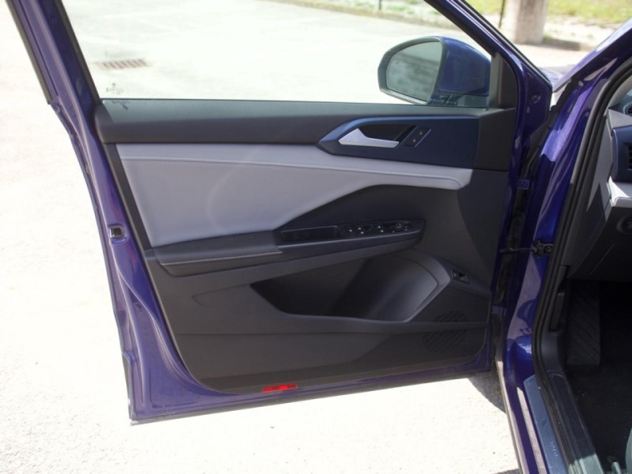 2024 Volkswagen Taos Comfortline  **PANO SUNROOF** Photo
