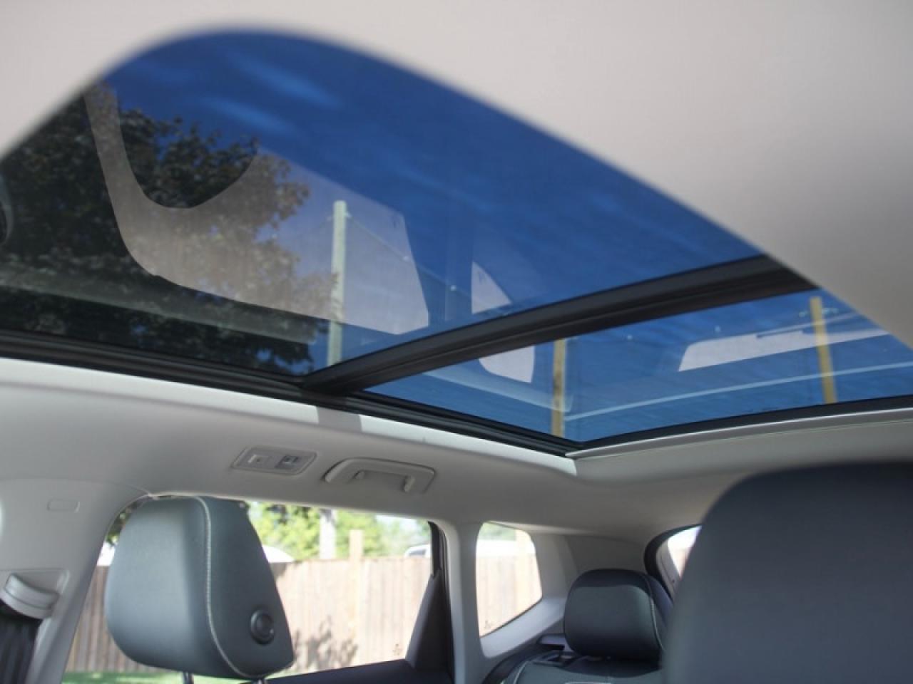2024 Volkswagen Taos Comfortline  **PANO SUNROOF** Photo