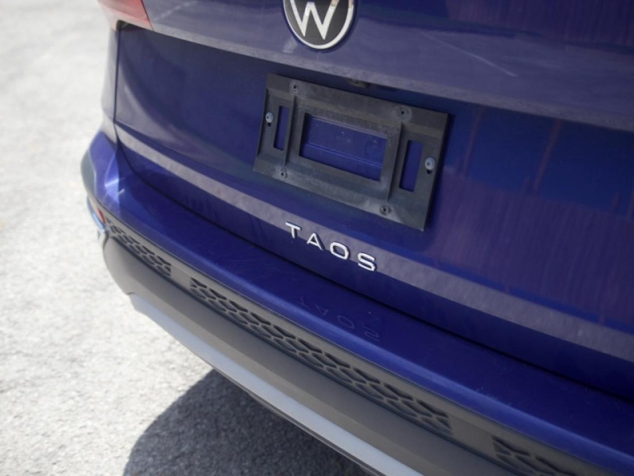 2024 Volkswagen Taos Comfortline  **PANO SUNROOF** Photo