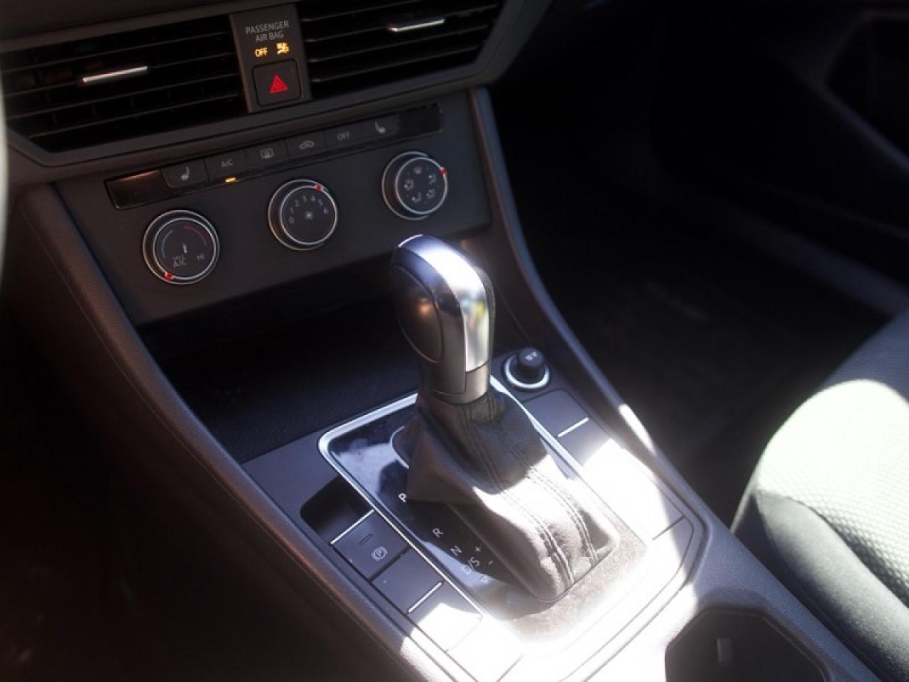 2019 Volkswagen Jetta Comfortline  **LOW MILEAGE** Photo