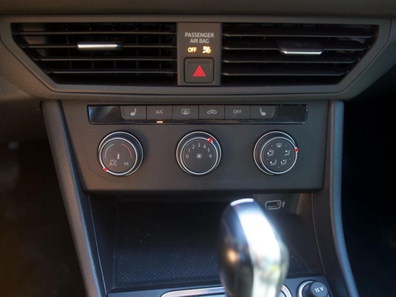 2019 Volkswagen Jetta Comfortline  **LOW MILEAGE** Photo