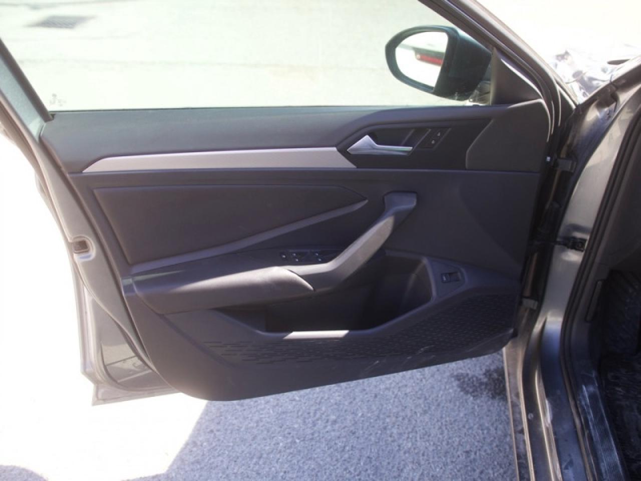 2019 Volkswagen Jetta Comfortline  **LOW MILEAGE** Photo