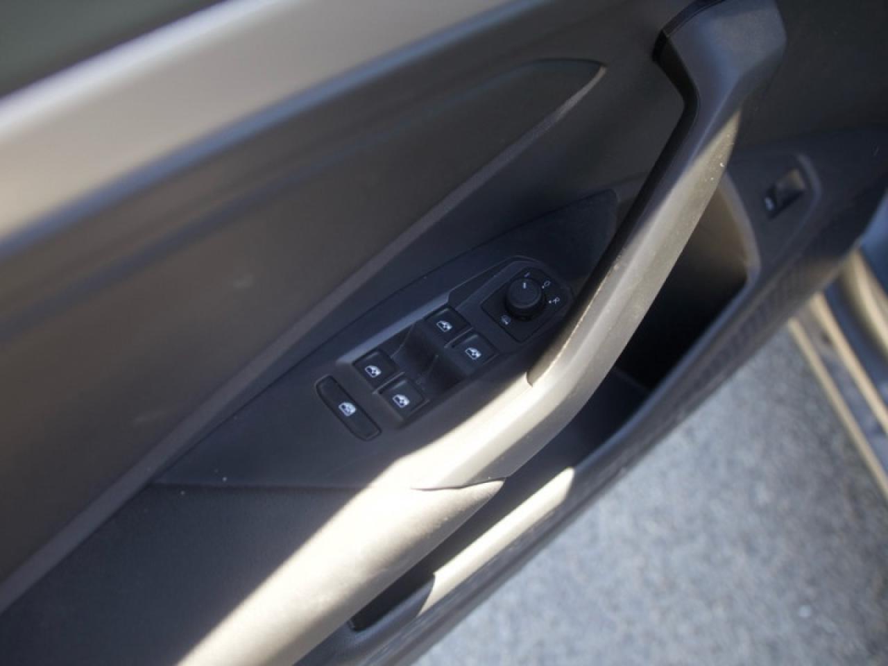 2019 Volkswagen Jetta Comfortline  **LOW MILEAGE** Photo