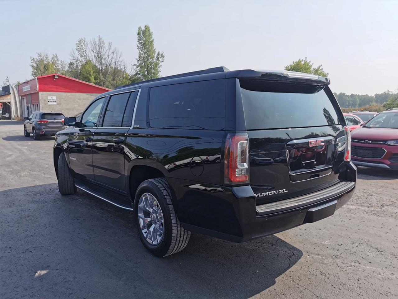 2020 GMC Yukon XL SLE Photo2