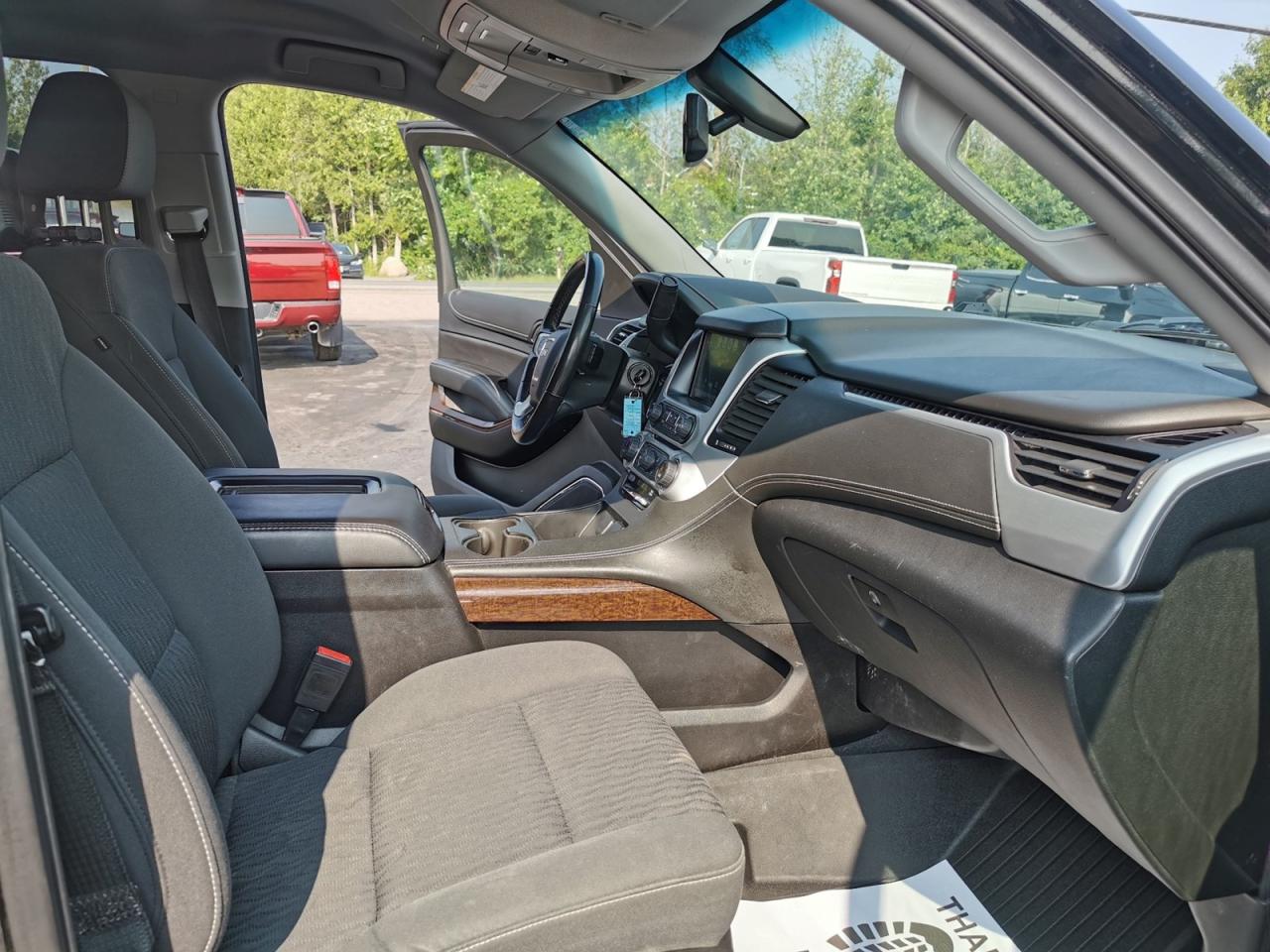 2020 GMC Yukon XL SLE - Photo #24