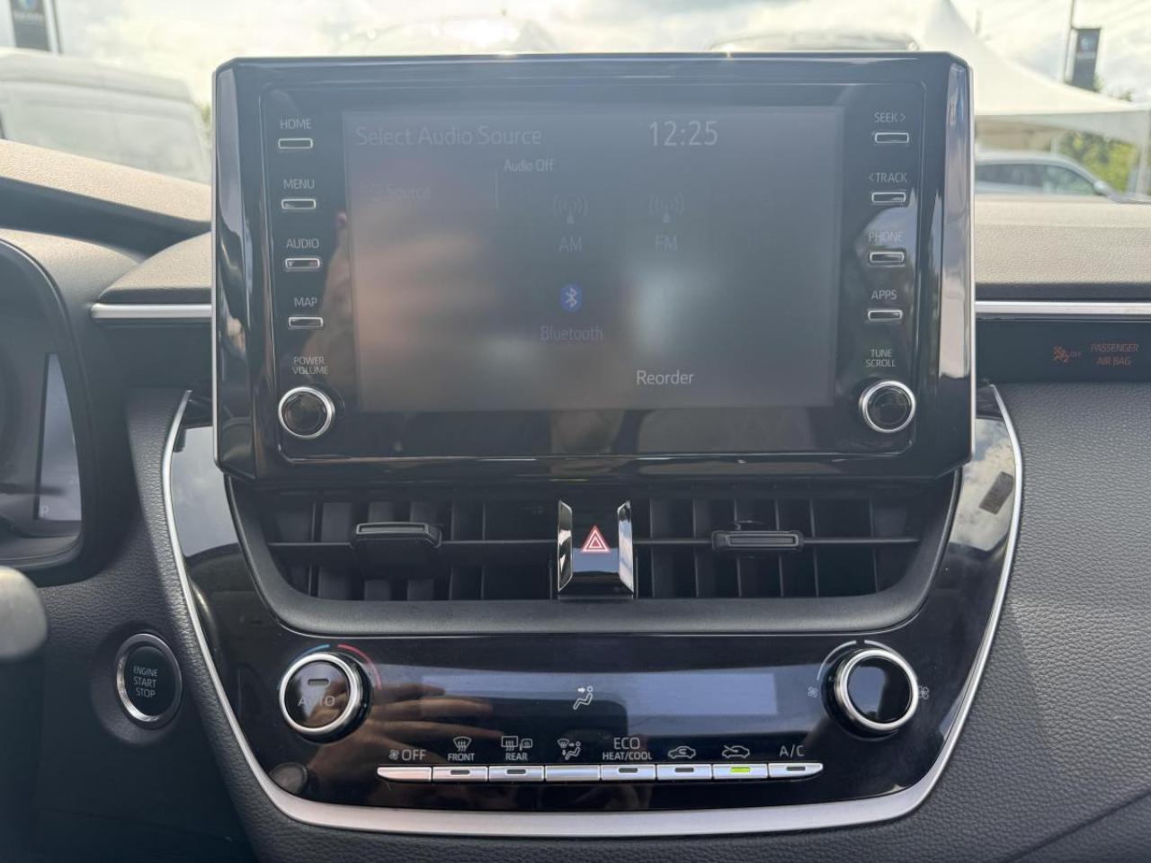 2021 Toyota Corolla LE Photo