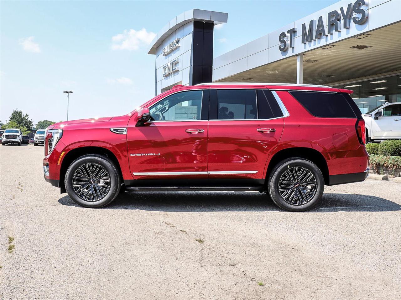 2025 GMC Yukon Denali Photo4