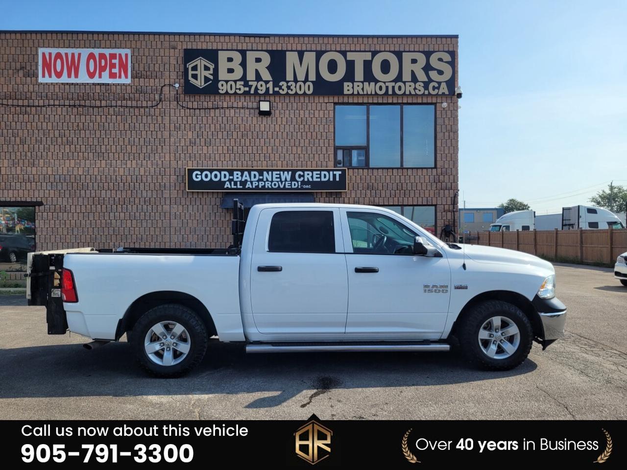 2018 RAM 1500 4WD | Hemi 5.7L | No  Accidents Reported  | with L Photo