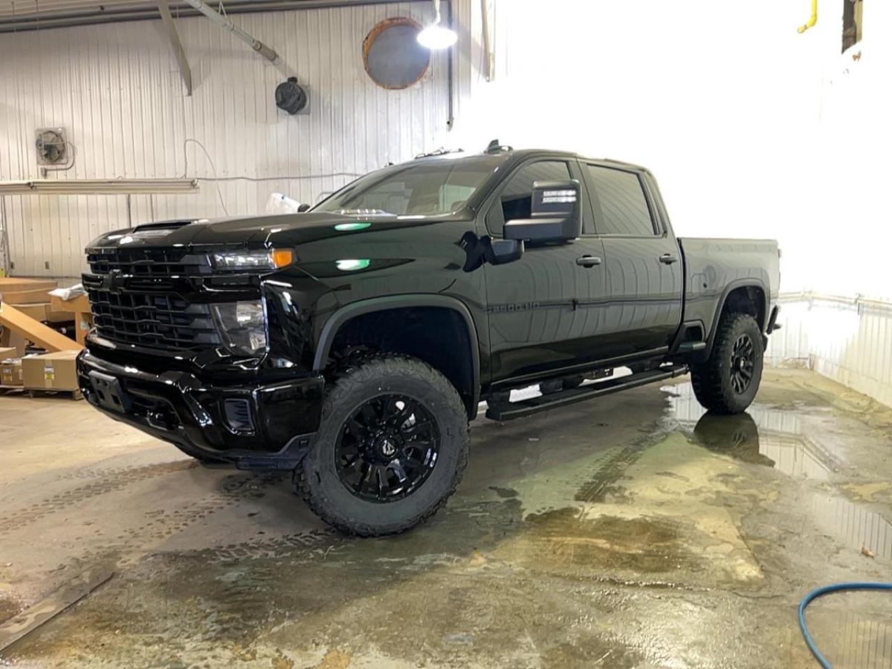Used 2024 Chevrolet Silverado 2500 Custom for sale in Huntsville, ON