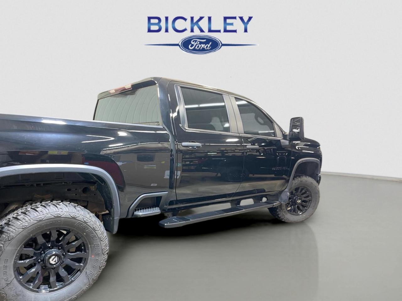 2024 Chevrolet Silverado 2500 Custom Photo2