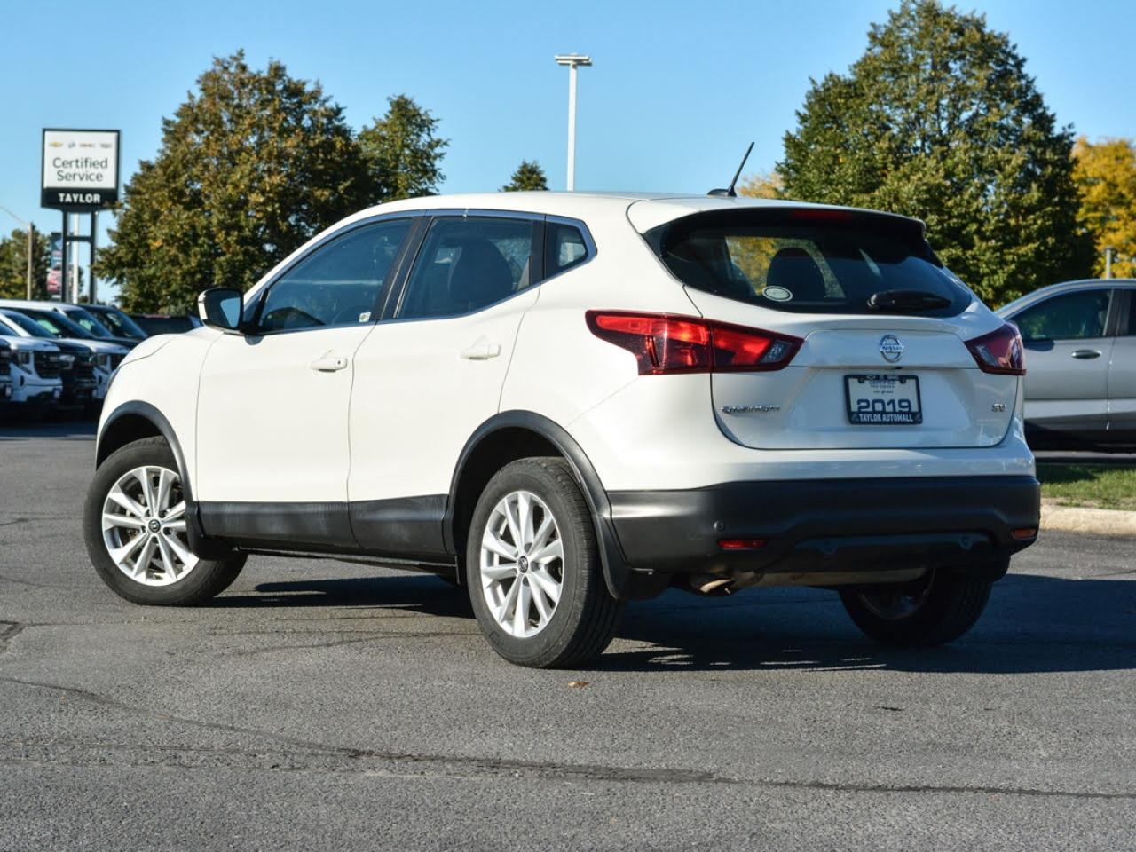 2019 Nissan Qashqai SV Photo3