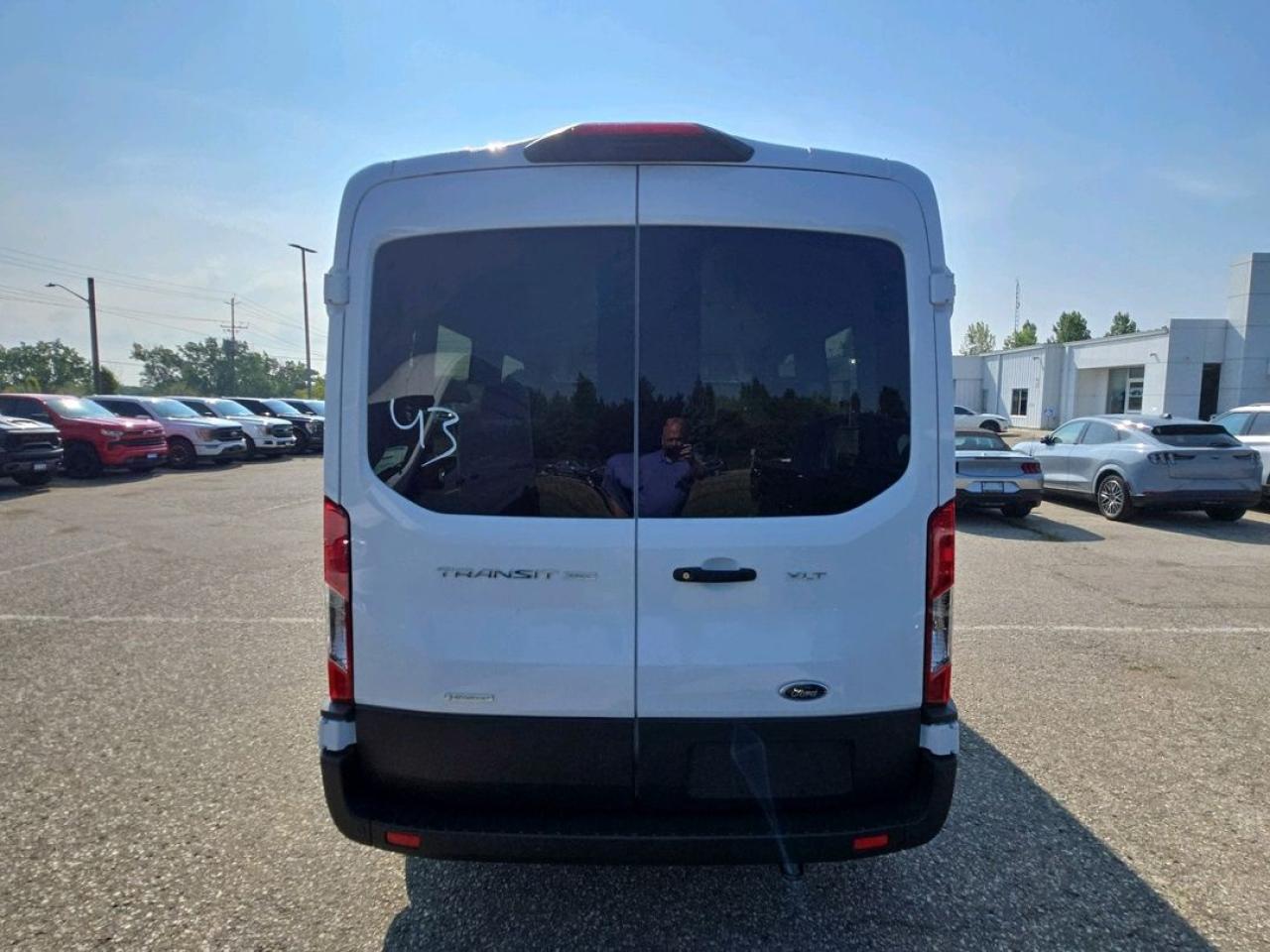 2025 Ford Transit Passenger Wagon XLT Photo4
