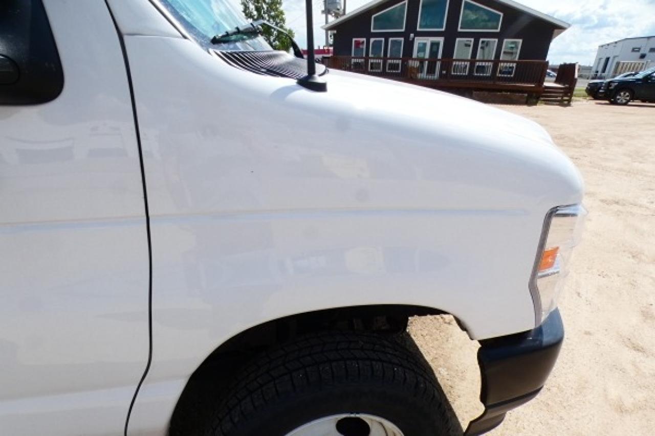 2024 Ford E-450 CUBE VAN DRW w/BUC - Photo #25