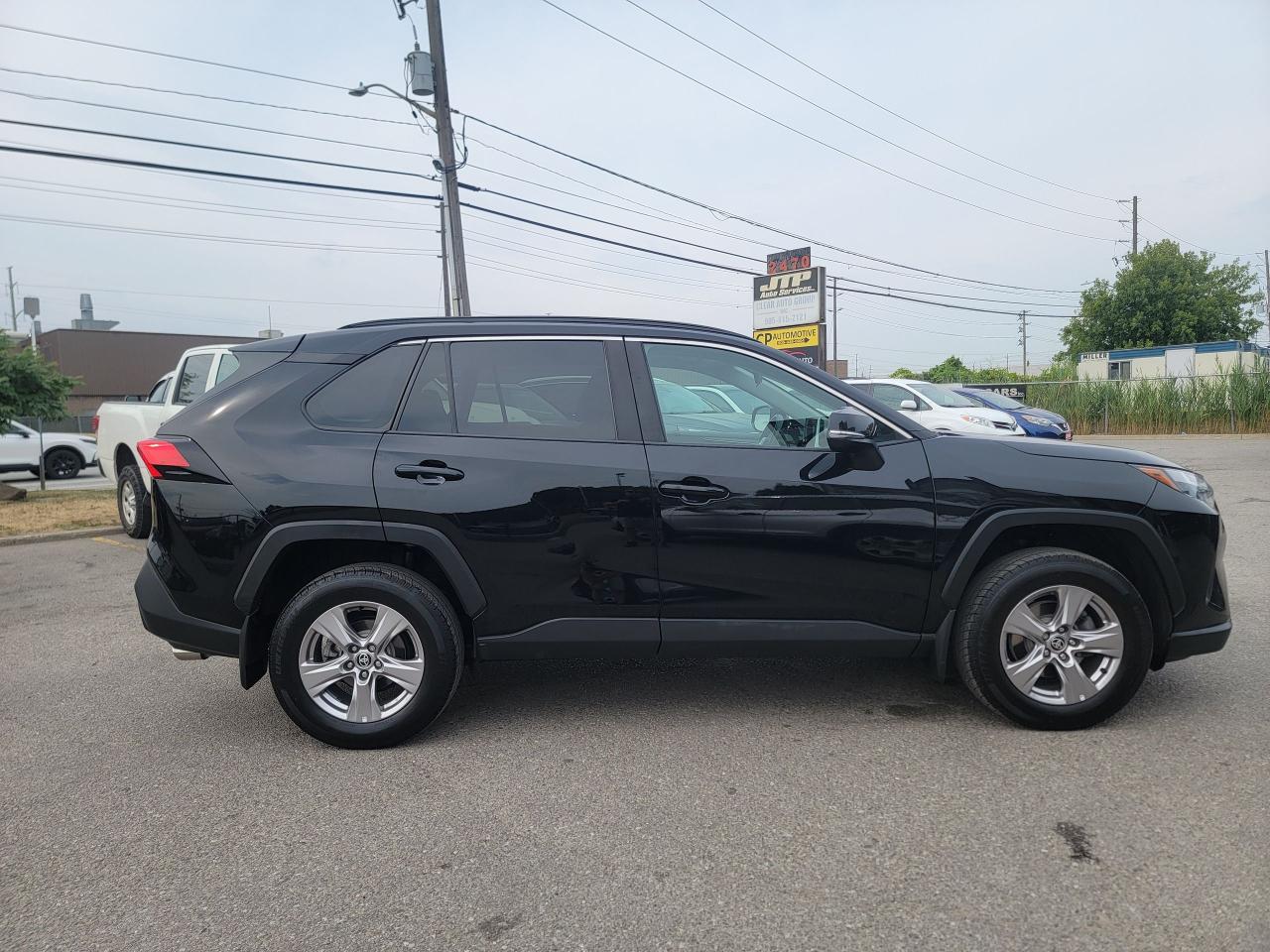 2023 Toyota RAV4 XLE - Photo #4
