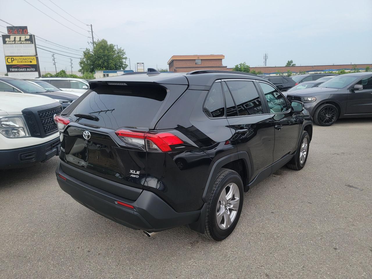 2023 Toyota RAV4 XLE AWD Photo3