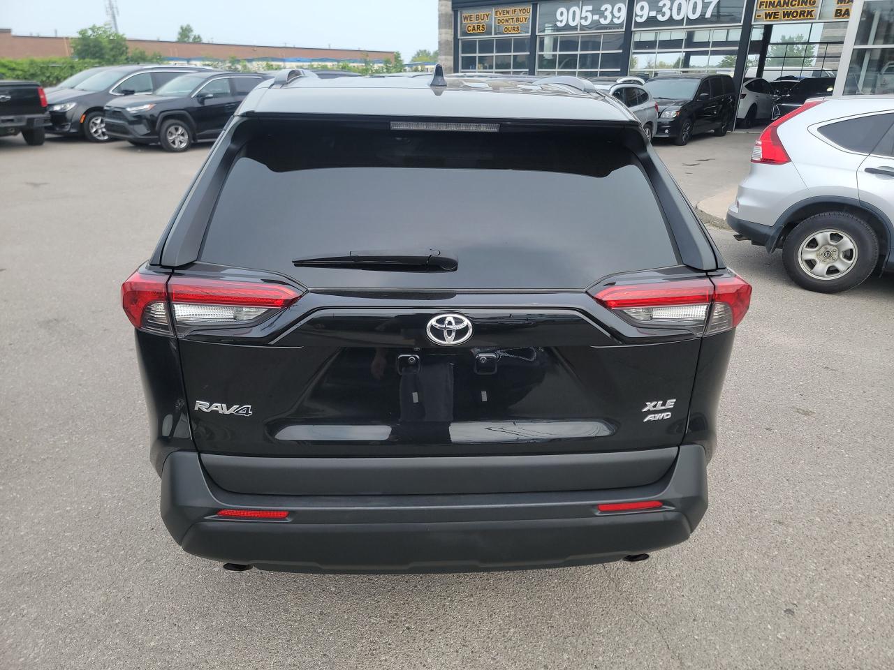 2023 Toyota RAV4 XLE AWD Photo4