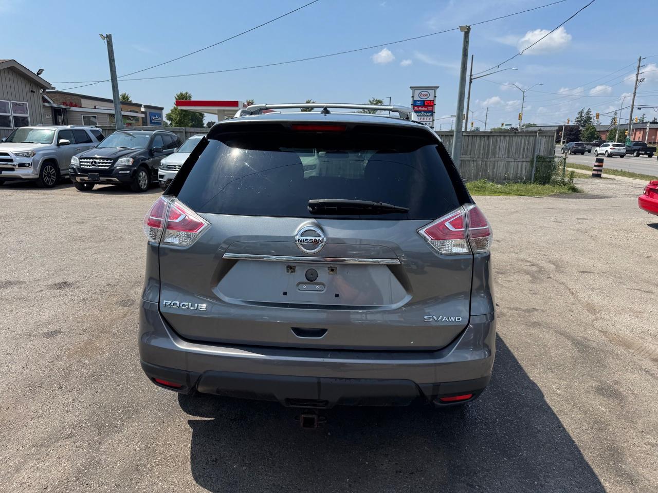 2016 Nissan Rogue SV, AWD, PANO ROOF, WELL SERVICED, CERTIFIED - Photo #4