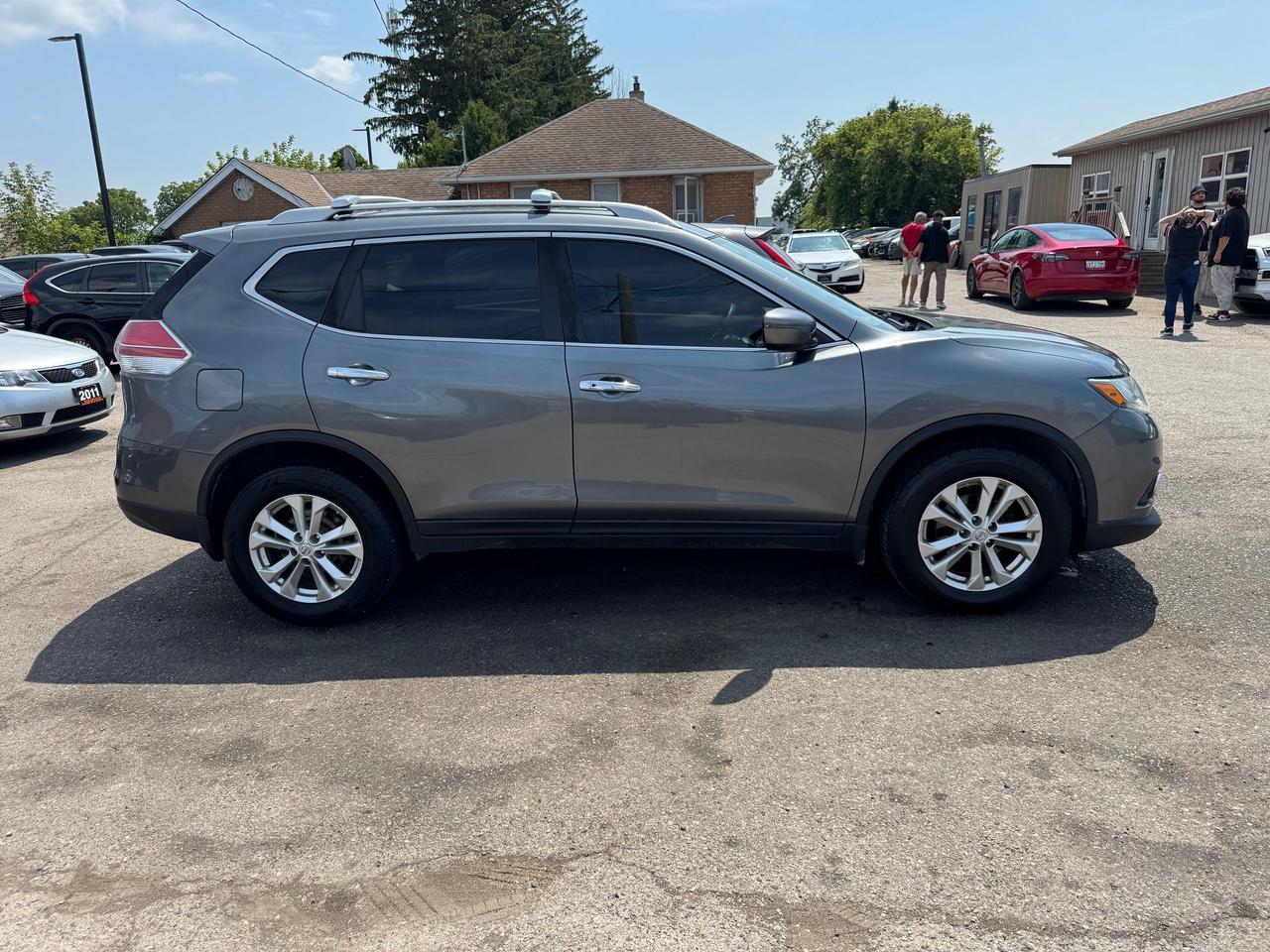 2016 Nissan Rogue SV, AWD, WELL SERVICED, CERTIFIED Photo